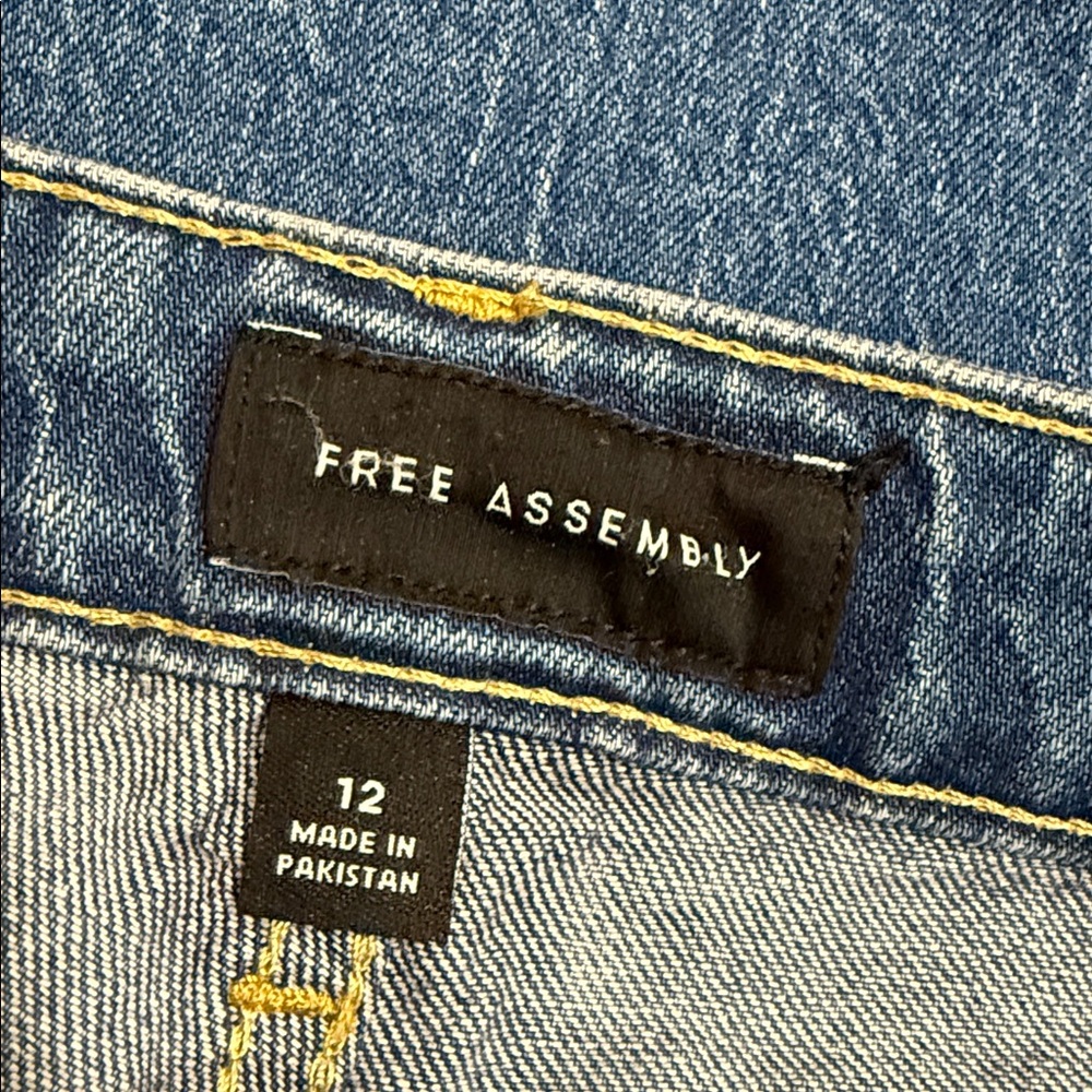 Free Assembly Women’s Hand Painted Boho‎ Floral High Rise Wide Leg Jeans Size 12 - Picture 7 of 9